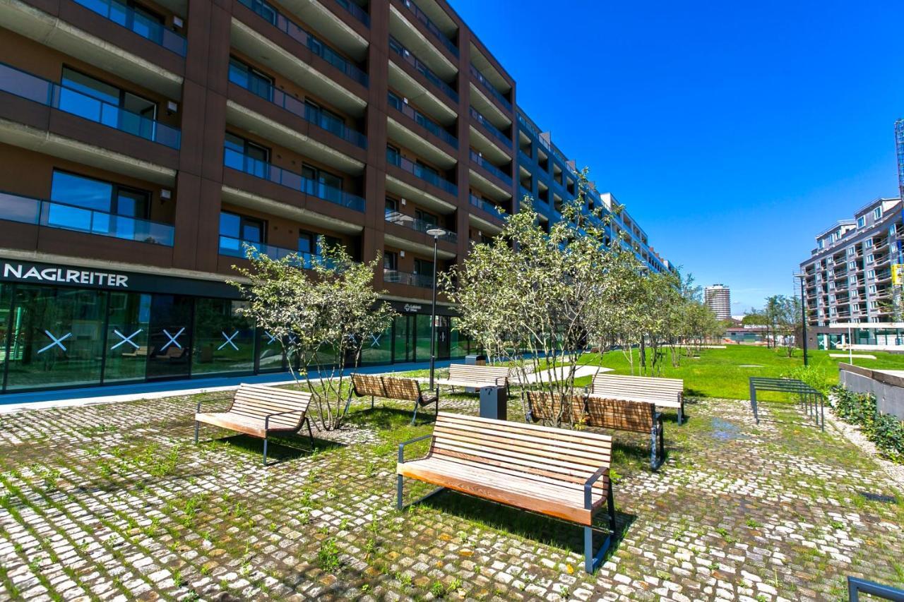 Luxury, Bright Studio With Parking And Balcony In Bratislava Center Ngoại thất bức ảnh