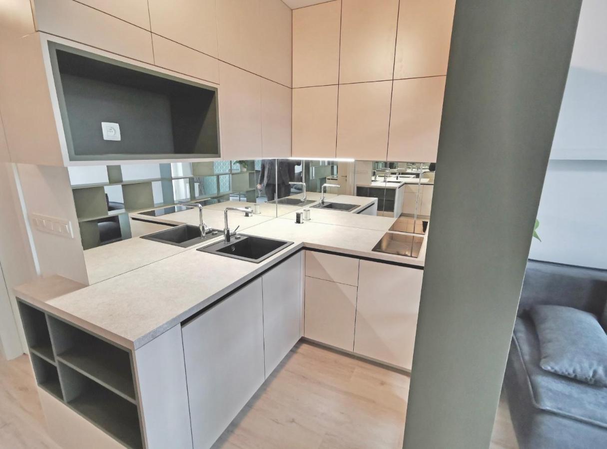 Luxury, Bright Studio With Parking And Balcony In Bratislava Center Ngoại thất bức ảnh